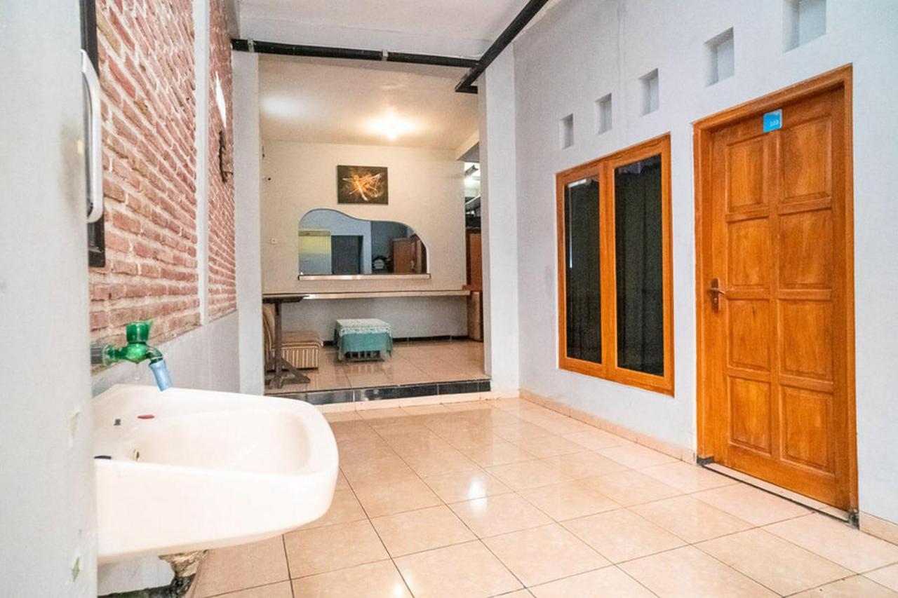 Jotel Guest House Mitra Reddoorz Pulauberayan Bagian luar foto